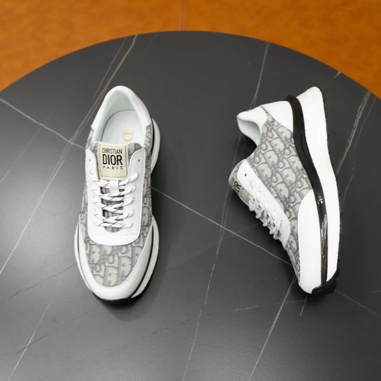 Ex-factory price: 462💰🙅‍♂️🙅‍♂️🙅‍♂️ Brand: Dior DIOR Standard code: 38-44 (45 customized) Grade: Same as the official website Material: Original material splicing Comfortable and breathable lining Lightweight and wear-resistant sports outsole Style category: Men's fashionable casual shoes Running sneakers Distinguished luxury brand elements Top luxury Color: actual picture color